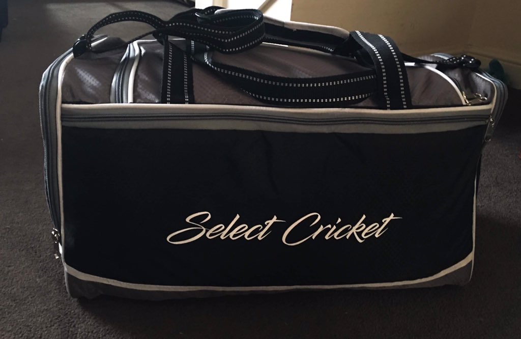 SelectCricket's tweet photo. Hold-all Bags now in stock and starting on offer at JUST £12!
Carry all your accessories, footwear, drinks and smaller items to cricket in style with this handy bag. Bargain! #Cricket #Holdall #SelectCricket https://t.co/kbvUnBFQKy