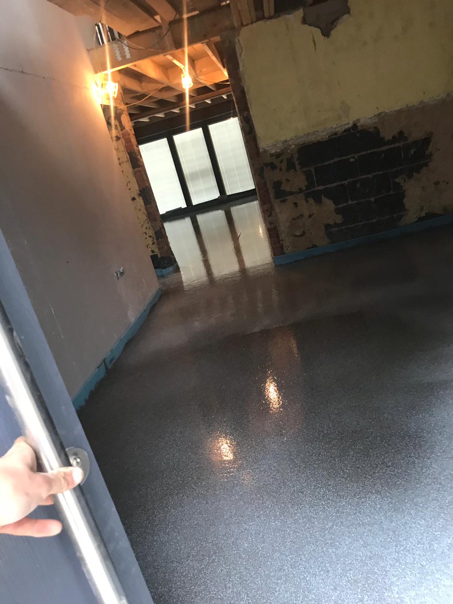 dragon_heating's tweet photo. Project completed in Leeds today!
100m2 @ 50mm  Cemfloor Fast Drying screed
Good job lads👍🏼
#screed #cemfloor #complete #dragon #goodwork https://t.co/jDu0HxUNiR