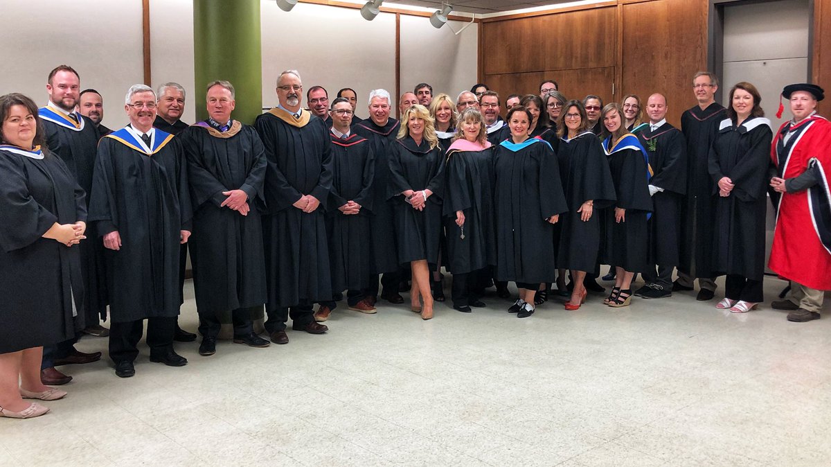 MarnieLStaffen's tweet photo. School of Business, IT, Creative Arts &amp; Design, and Music ready for grad. #cambriangrad2019 https://t.co/BEcM52Grkx