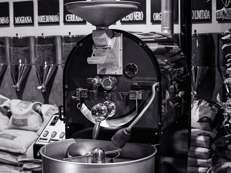 leogaproasters's tweet photo. Como está a semana de vocês? Hoje trazemos esse belo registro do Probatone 5, do Lucca Cafés Especiais ☕🔥 Nossos torradores são mesmo encantadores! 😍
#probat #probatleogap #probatroaster #roaster #probatone #probatone5 #torrador #cafe #coffee #specialtycoffee https://t.co/VqGyqIwVE3