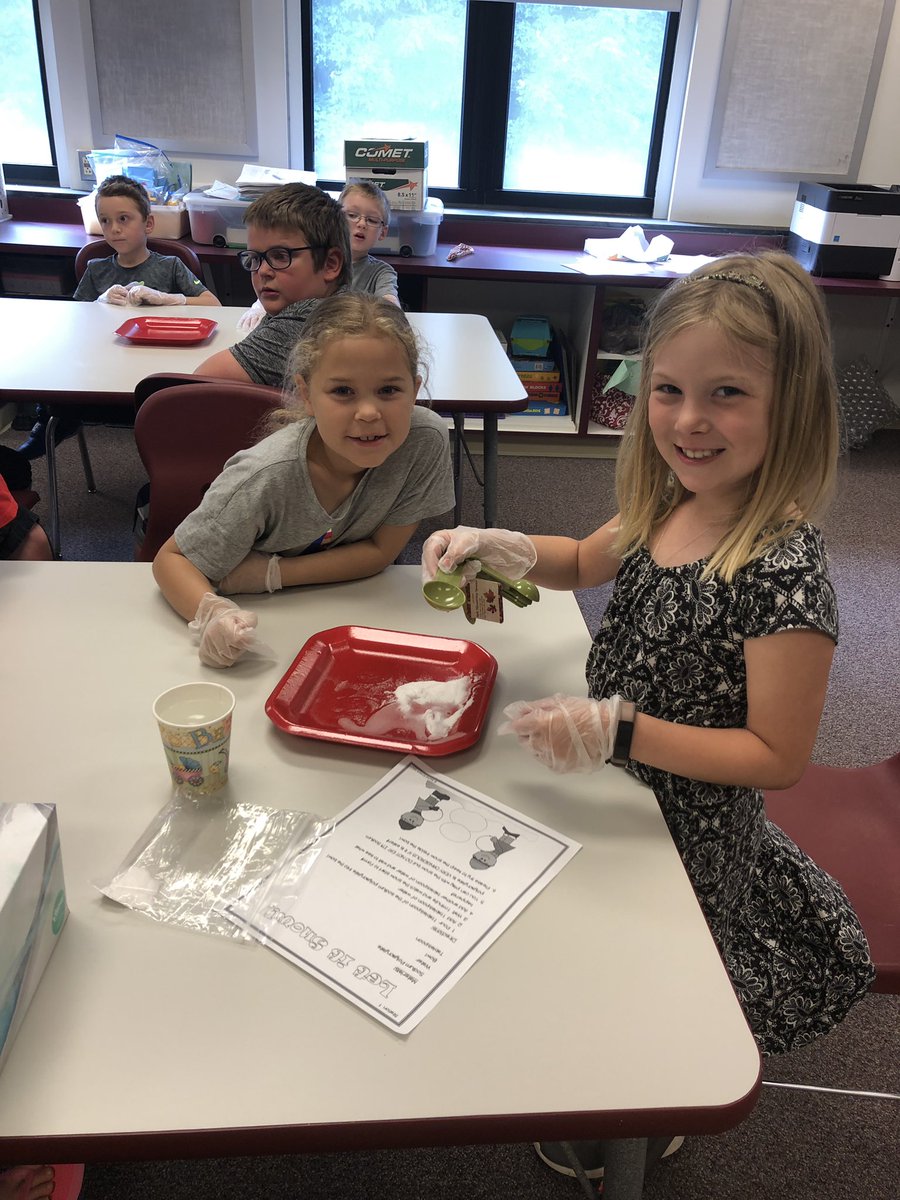 TheRealKaraReed's tweet photo. Today, we used SCIENCE to make a snowman! We are trying to relive some our second grade memories, and Chloe’s favorite was the snowman we made to study matter. Thanks to Mr. and Mrs. Snyder &amp; their CCHS science classes for your help! #starsofsecond #cornwallrocks #sciencerocks https://t.co/w0H720PhYI