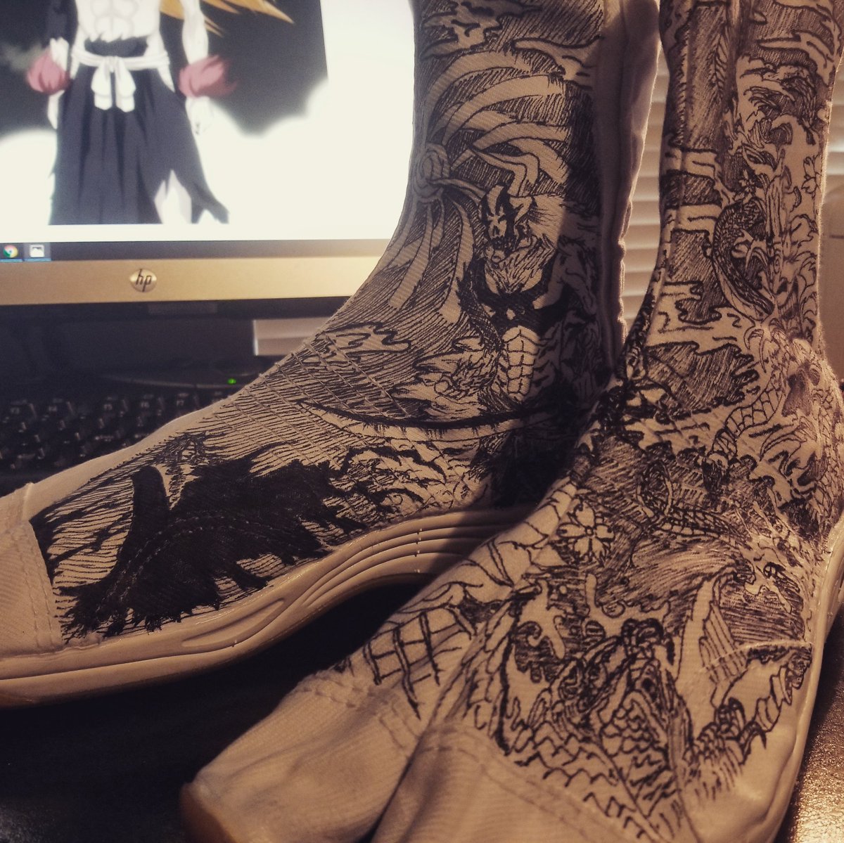 Siamurai's tweet photo. Three faces done, just one more to go!  #customshoes #customtabi #bleach #hannya #tabi https://t.co/RBtutBAiHF