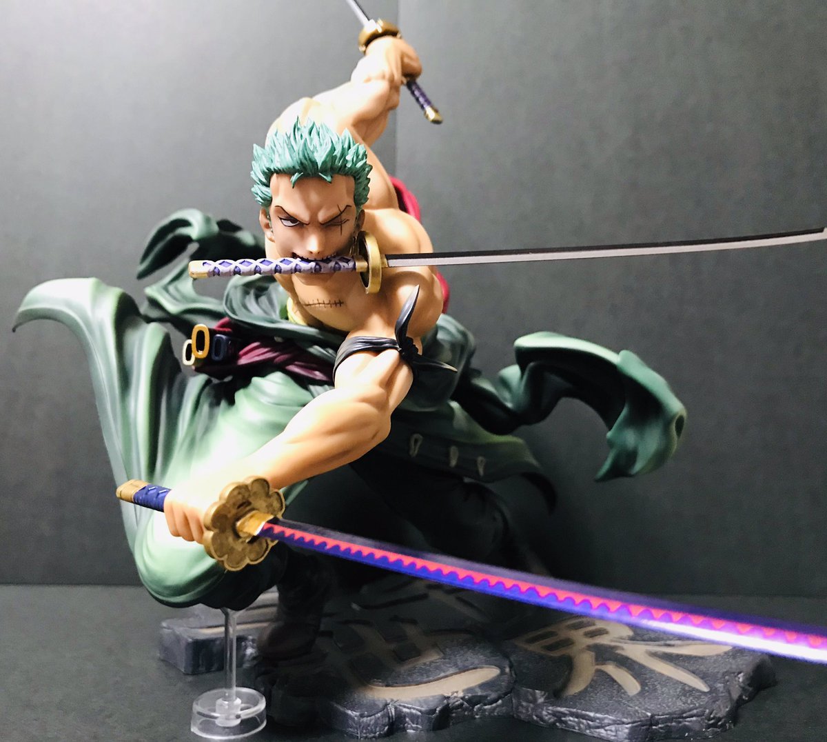 ガンプ Maximumのゾロ三千世界verを開封 またしてもゾロフィギュアの決定版が爆誕しました やっぱりパッケージ通りに背中が見える角度が一番カッコいいかな ワンピース Pop ガンプ Maximumのゾロ三千世界verを開封 またしてもゾロフィギュアの決定版が爆誕しました やっぱりパッケージ通りに背中が見える角度が一番カッコいいかな ワンピース Pop