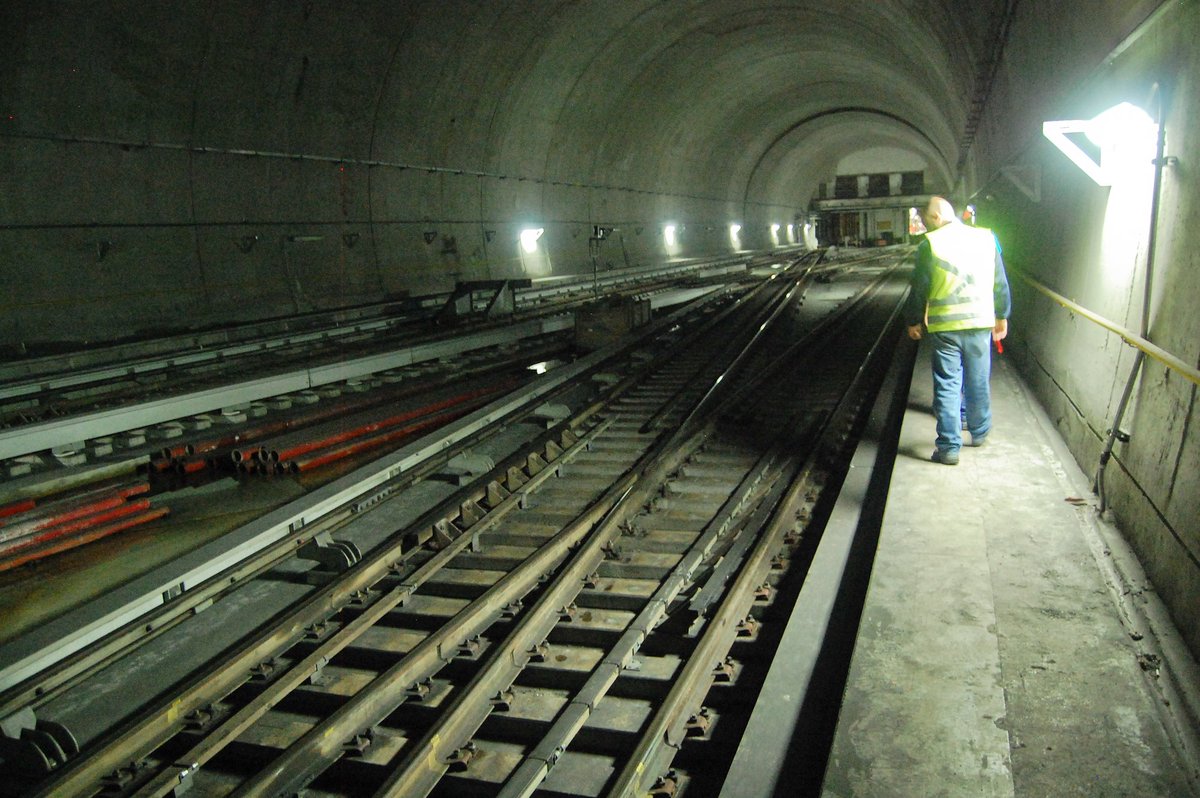 mintransporteve's tweet photo. #SabíasQue|| El @metro_teques, realizo este fin de semana el cambio de riel de rodamiento interior en el tramo Adjuntas-Ayacucho, luego que el personal calificado detectara una fisura de aproximadamente 150mm. Seguimos trabajando para el pueblo.

#VenezuelaBellaAvanza https://t.co/VjogOVlyJJ