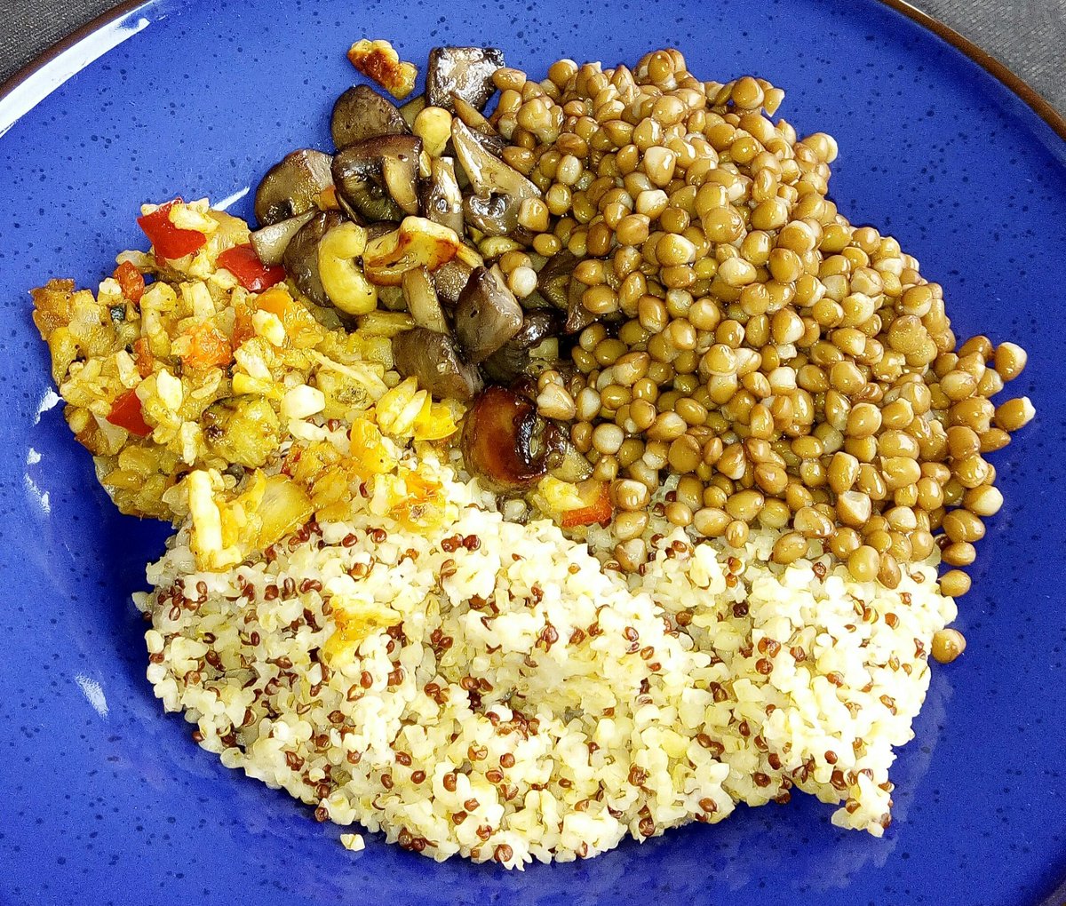 SheKnitsAndMore's tweet photo. Quinoa lentilles et petits légumes https://t.co/XExJ5krBAX