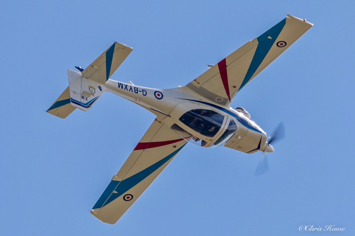 cjh3051's tweet photo. Tutor Display #avgeek #aviationphotography #avporn #aviation #aircraft #airshow #canoneos5dmarkiv #canoneos #duxford #grob #grobtutor #liveforthestory #militaryaircraft #planespotting #photography #royalairforce #sigmauk #sigmaphoto #teamcanon @RoyalAirForce @RAFTutorDisplay https://t.co/8y2FmNLvS5