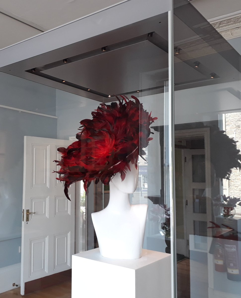 rholtom100's tweet photo. Seriously impressed by the #artexhibitions @ChippMuseum lately. An up &coming #art space for #Chippenham #Wiltshire #Bath #Cotswold area. #Millinary by Carrie Jenkinson #painting by Timothy Stoneham ๐ https://t.co/sTD9wzATQd