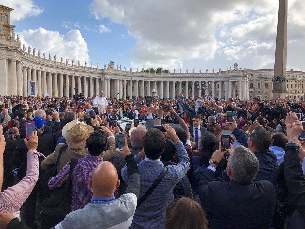 StMUprez13's tweet photo. Campus representatives attended Mass and caught a glimpse of Pope Francis during day 4 of the @StMarysU Pilgrimage to the Vatican. #StMU https://t.co/6LW0QUQqNd