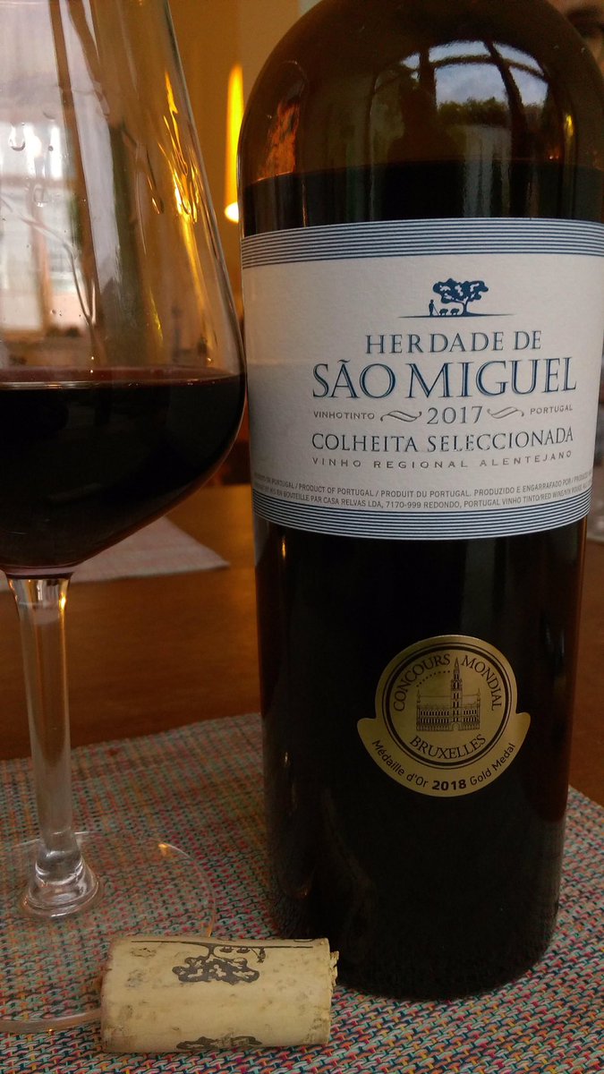 joukesp's tweet photo. 2/2 #FlasbackWednesday Luckily, I brought some Crianza from @valserrano to share with the pasta! The Reserva served as facilitator to discuss current political affairs in B. Our son-in-lawโs contribution was this rather nice Portuguese Alentejo. Totally worth itโs gold medal! https://t.co/zCR1bYSkfn