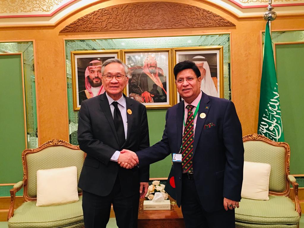 Dr. AK Abdul Momen, MP, hon'ble foreign minister of #Bangladesh meets foreign minister of #Thailand sidelines of the #OICIslamicSummit in Kingdom of #SaudiArabia.