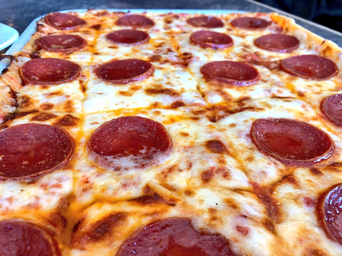 LedoPizza's tweet image. 🎉 #ThursdayMotivation GIVEAWAY 🎉
WE ARE GIVING AWAY (2) $25 #LEDOPIZZA GIFT CARD! 
RETWEET AND FOLLOW TO BE ENTERED TO WIN! 
Two winners picked randomly at 9:59pm on 5/30/19!