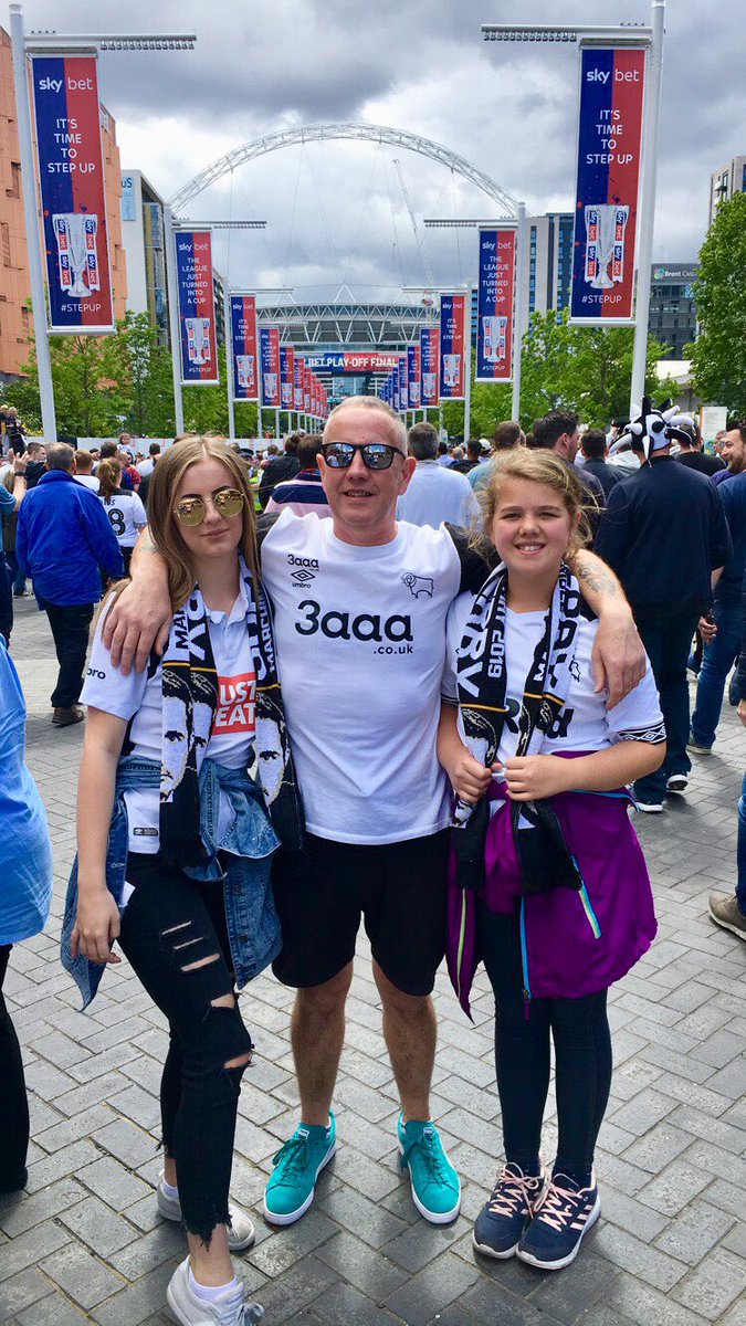 GeorgiaRedfern1's tweet photo. Such a great day out at Wembley with my dad and sister despite the result 🐑🖤 https://t.co/TDNzNEiV2I