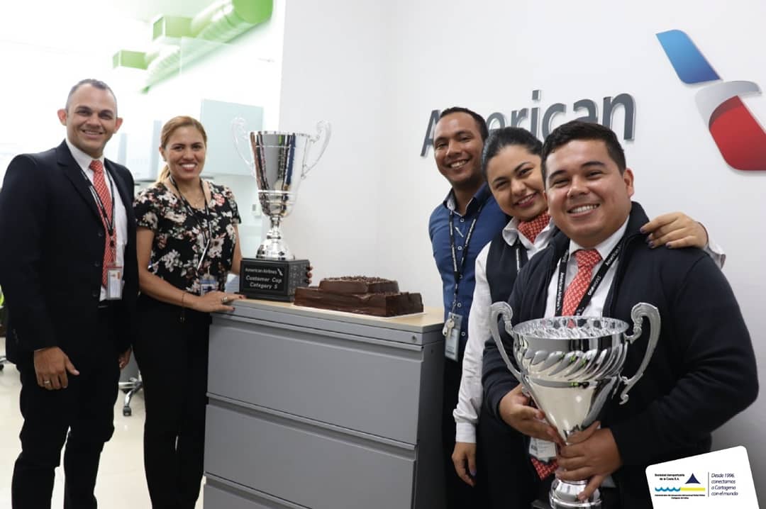 investcartagena's tweet photo. El recurso humano cartagenero sigue fortaleciéndose para brindar mejores experiencias. Felicitaciones al equipo @AmericanAir Cartagena, que fue galordonado por la organización con el #CustomerAward por el excelente servicio prestado a usuarios durante el primer trimestre de 2019. https://t.co/DvSYQSjS6W