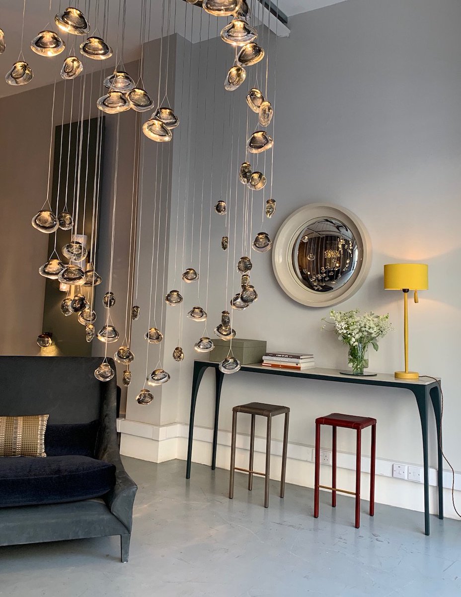 MEDUSA BLOOM
The jellyfish-like Medusa Bloom is both a #lighting #installation and beautiful piece of #art #sculpture. Each organic glass drop has been handblown with a grey pigment at its heart. Seen here in OCHRE’s #London showroom bit.ly/MedusaBloom

#OCHRE #OCHRELighting
