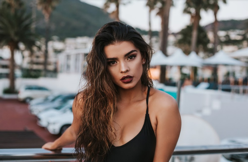 SandyBClub's tweet image. Winter warmth or summer lover? Which season do you prefer 🍹🖤