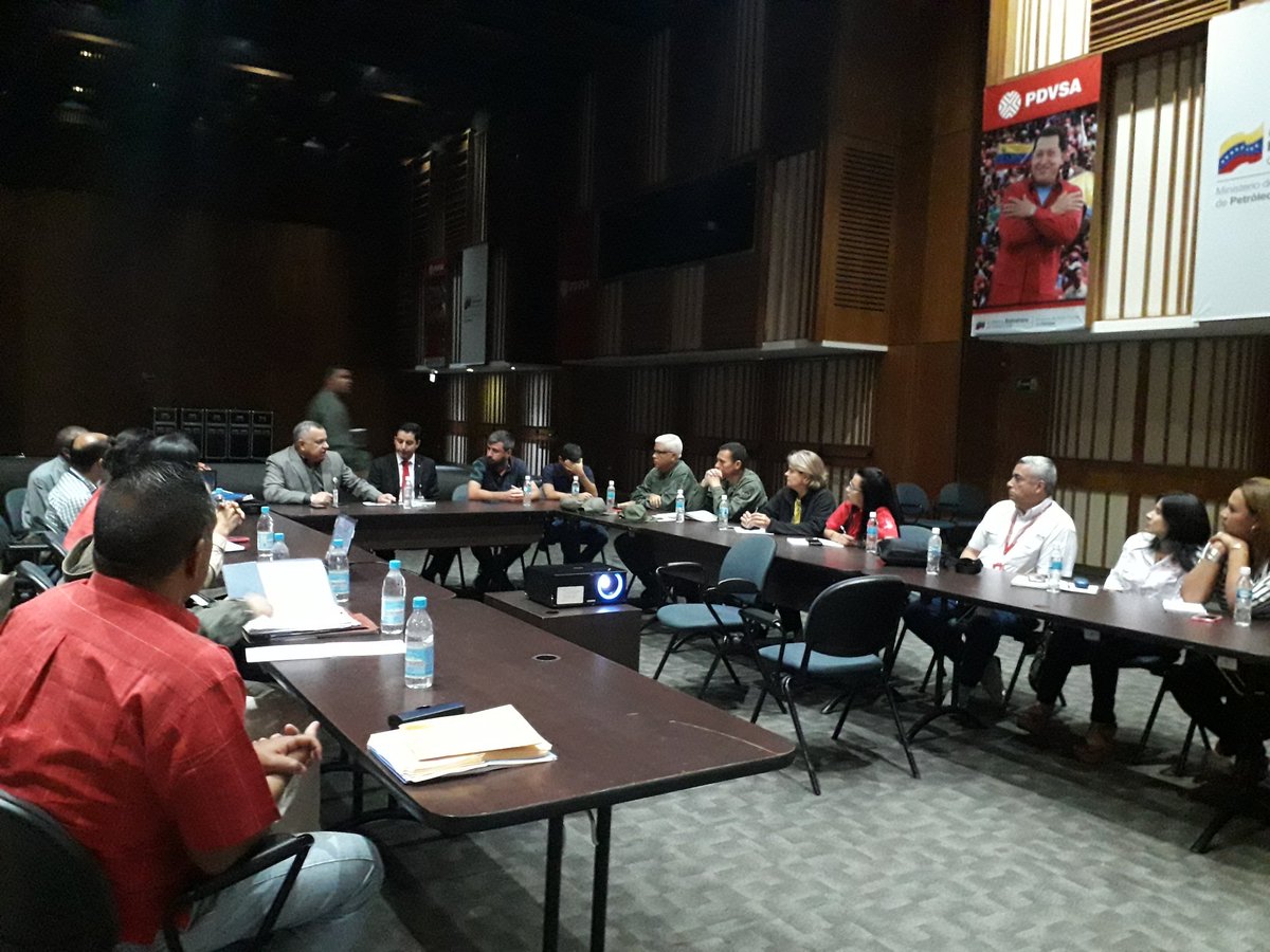 #Noticia Viceministro de Refinación y Petroquímica <a href="/BlancoGustavo10/">Guillermo Blanco</a> da inicio junto a #DRZC César Colmenarez al Comité de Combustible del Sector Industrial de los Estados Aragua, Distrito Capital, Miranda y Vargas. 
#VenezuelaBellaAvanza