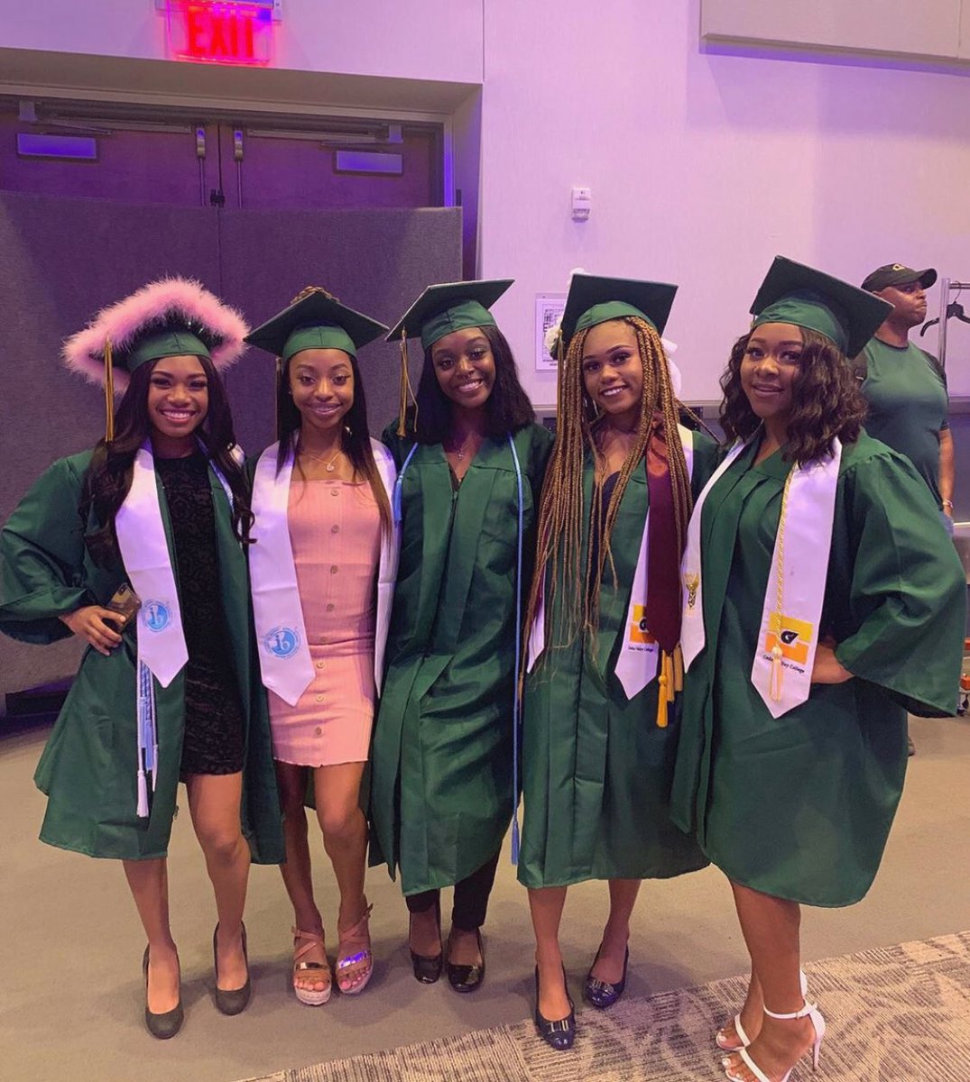 DE_Cheerleaders's tweet photo. Officially~Official🎓!!
Congratulations and Welcome to the DHS and DE CHEER Alumni Club!!
*
💚It’s Great to be a DeSoto Eagle💛
#WeGotEmLooking👀
#EarnedNotGiven https://t.co/kFfP8UpFbW