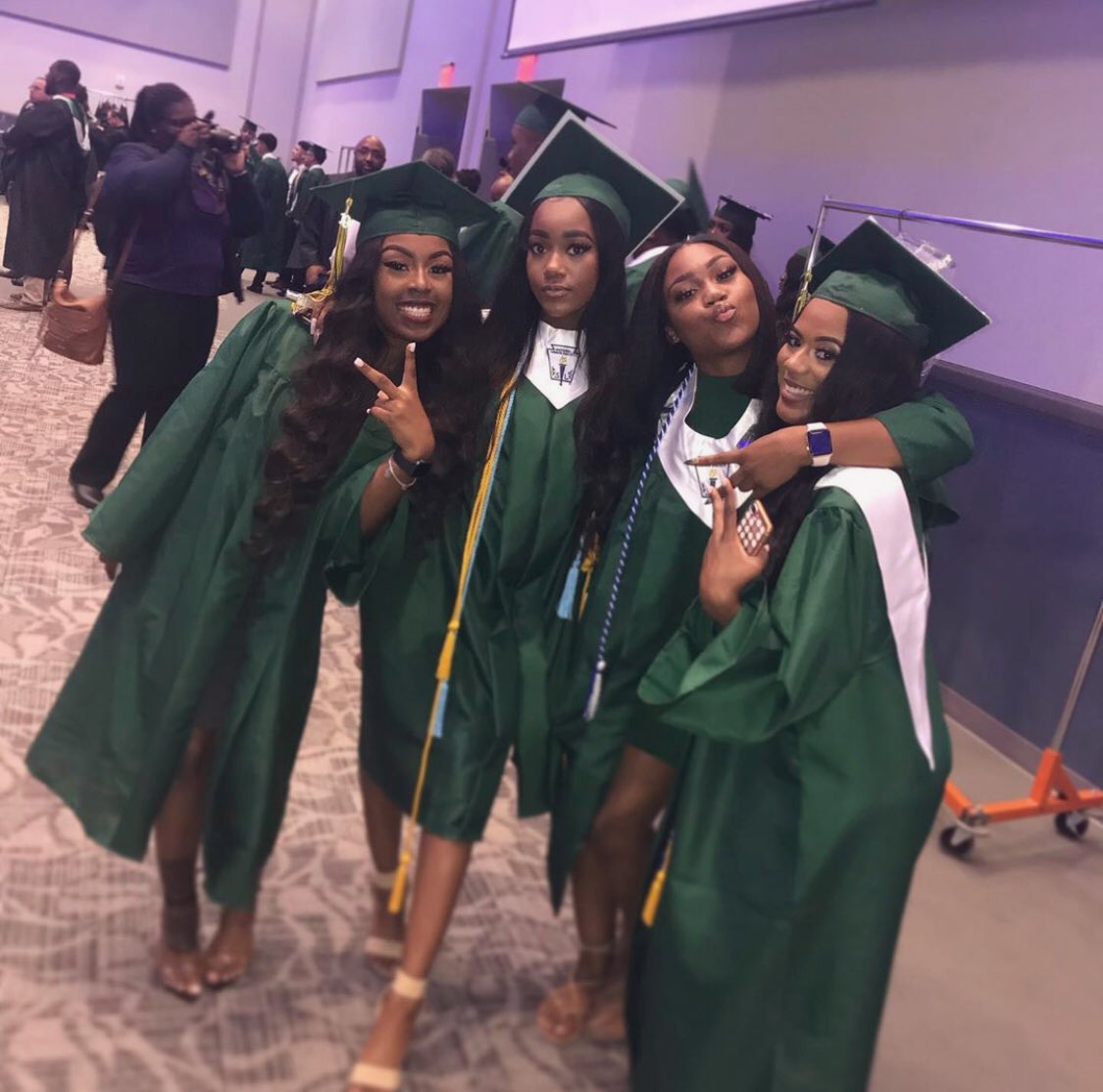 DE_Cheerleaders's tweet photo. Officially~Official🎓!!
Congratulations and Welcome to the DHS and DE CHEER Alumni Club!!
*
💚It’s Great to be a DeSoto Eagle💛
#WeGotEmLooking👀
#EarnedNotGiven https://t.co/kFfP8UpFbW