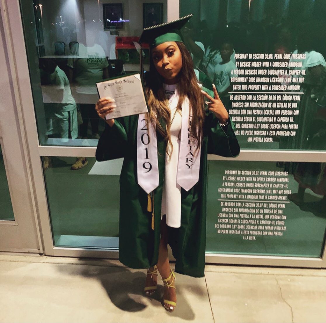 DE_Cheerleaders's tweet photo. Officially~Official🎓!!
Congratulations and Welcome to the DHS and DE CHEER Alumni Club!!
*
💚It’s Great to be a DeSoto Eagle💛
#WeGotEmLooking👀
#EarnedNotGiven https://t.co/kFfP8UpFbW