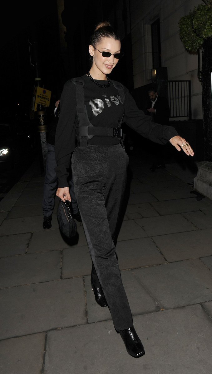 MidiasBHS's tweet photo. FOTOS: Bella Hadid chegando a festa de lançamento da revista da Dior em Londres, 29 de Maio. 📸✨ https://t.co/vEhTOrG94t
