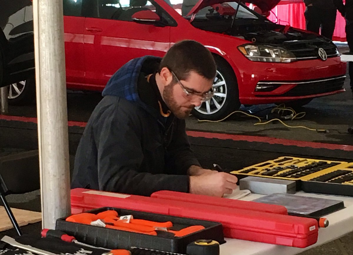 tradesOC's tweet image. #Automotive student stays focused during a timed competition at #SkillsCanada in #Halifax #NovaScotia. You’ve got this, Kendall! 👊
•
•
•
#SCNC2019 @SkillsBC @Skills_Canada