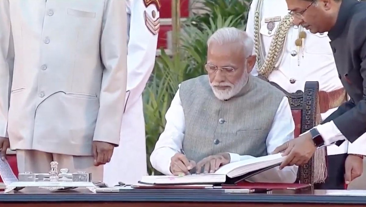 Tejasvi_Surya's tweet photo. Goosebumps while listening to PM Shri Narendra Modi take oath as the Prime Minister for a historic second term.

His conviction, dedication &amp; commitment to the motherland is unparalleled. What a great privilege &amp; honour it is to work under an epochal man like him. https://t.co/LTXIdiLk3P