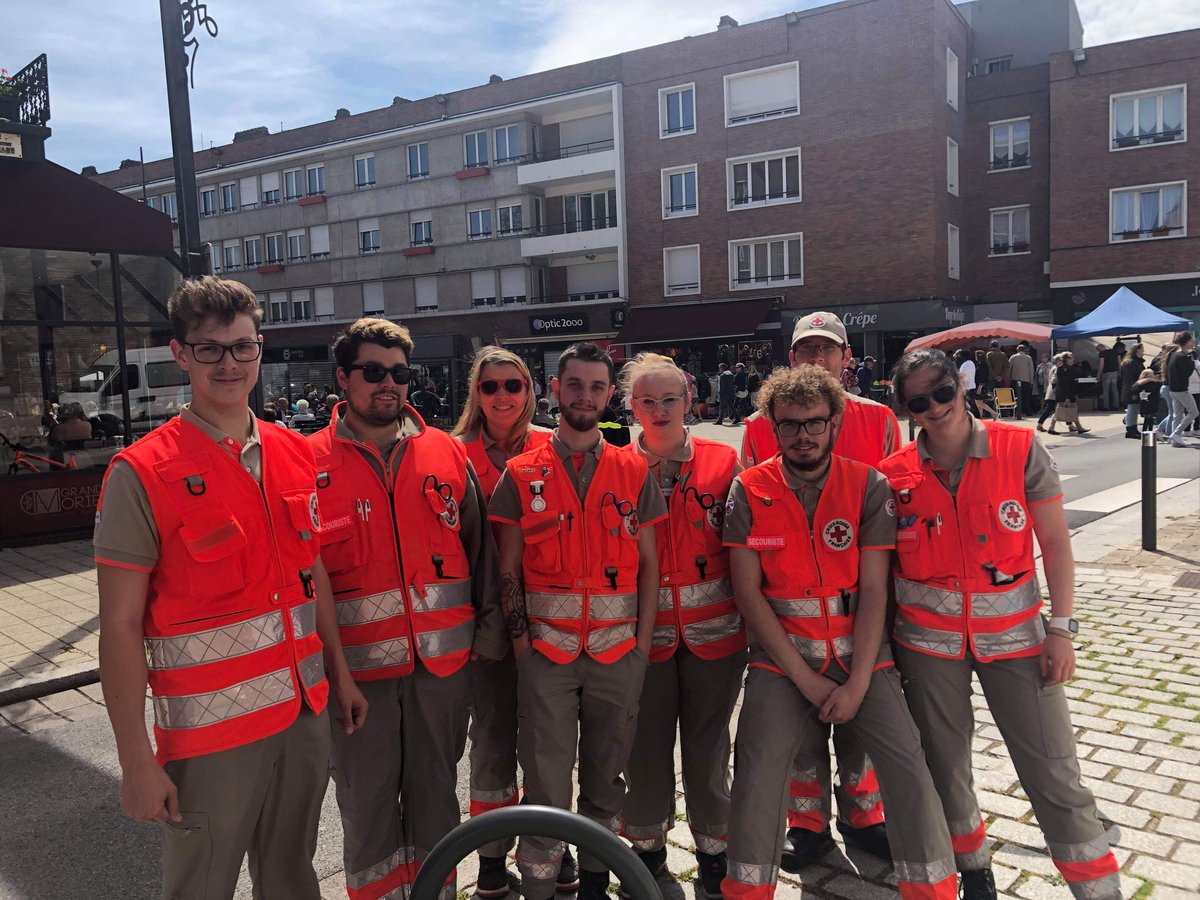 CroixRougeDK's tweet photo. [#DPS] Aujourd'hui une équipe est présente pour assurer les #secours du #mapid à @Dunkerque merci aux #bénévoles engagés. https://t.co/F6thgZkg2G