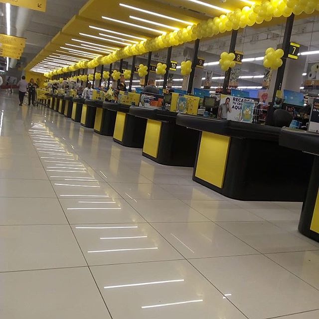 Kleanprord's tweet photo. Piso brilloso, ambiente exitoso 🤩gracias a tiendalasirena por siempre confiar en nosotros. #somokleanpro #kleanpro #limpiezasinlimites https://t.co/y0vK5PEYHY
