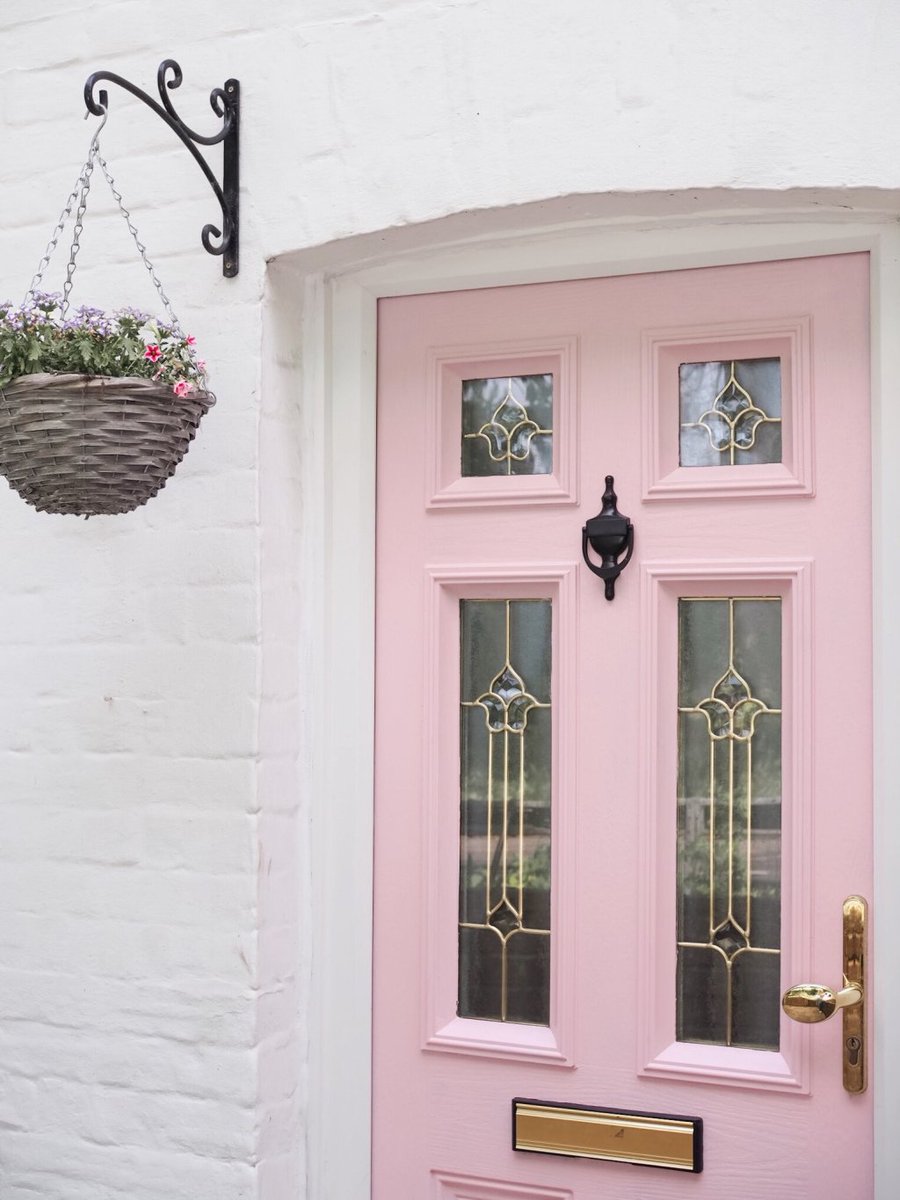 agladwishstyled's tweet photo. Painting our front door pink https://t.co/ASK6BcOSRT https://t.co/HTOeggpDBM