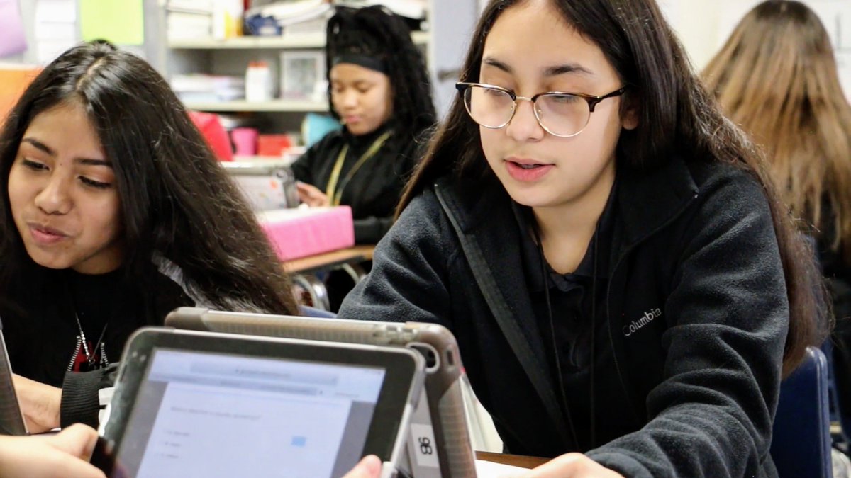 positivelearn's tweet photo. “Content teachers have to educate their ELs on how to be literate and communicative in the language of their discipline.” - Tan Huynh, Empowering ELLs #els #edtech https://t.co/cpZBUUW2wV