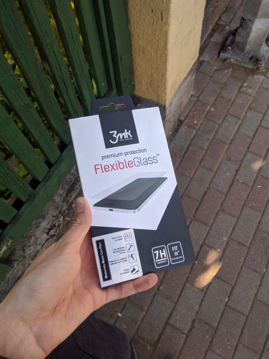 wodoodporny's tweet photo. Paczka od @xkom_pl przyszła wczoraj, ale odebrana dopiero dzisiaj. Zamówienie to folia #FlexibleGlass od @3mkpl do #Moto #G5sPlus. Czy tylko według mnie powinno być inne opakowanie na male rzeczy? #xKlient #zadowolonyKlient https://t.co/DMYJytBFKE