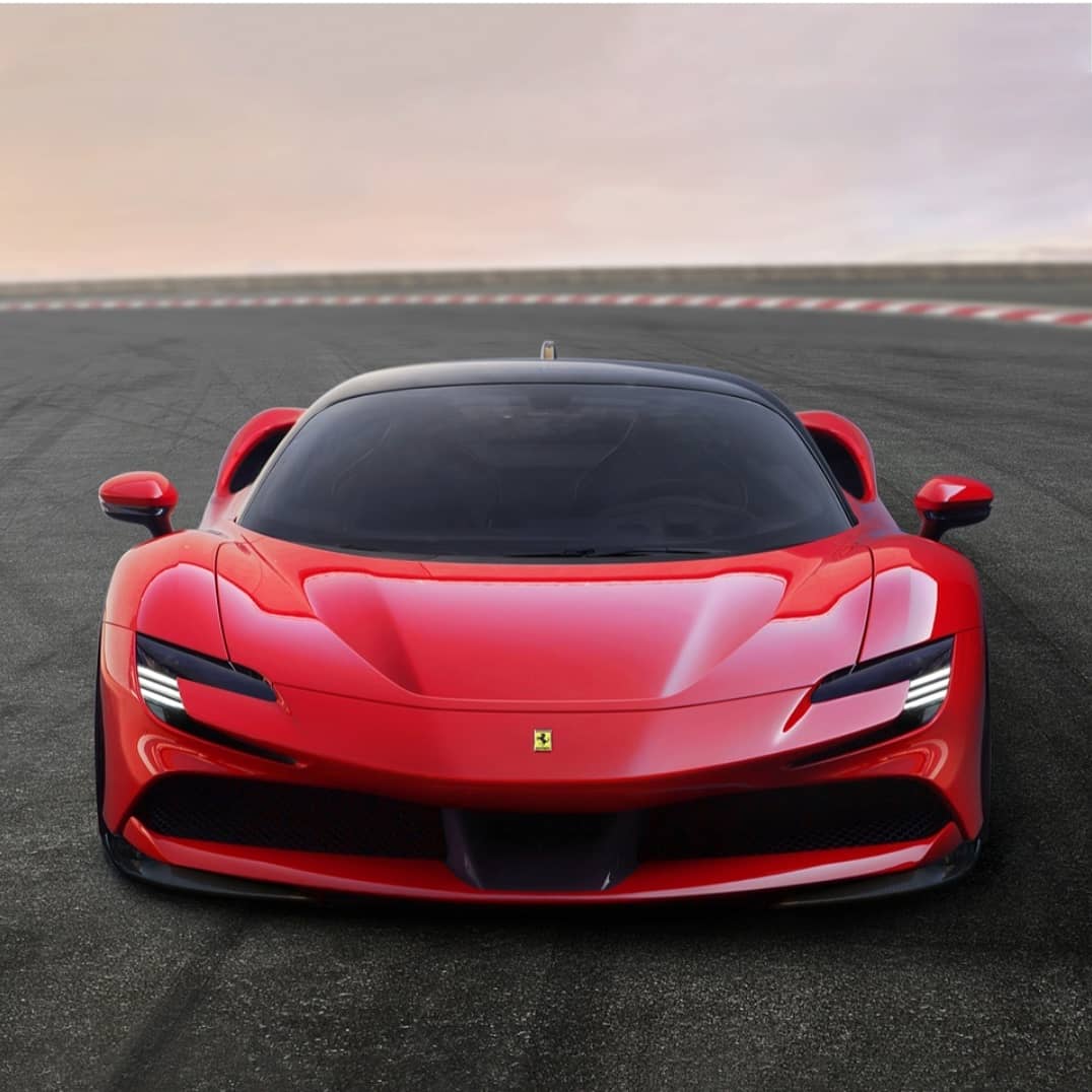 GuerraSobre's tweet photo. Que hay de nuevo?

Como ven el nuevo Ferrari SF90 Stradale, el primer híbrido eléctrico de la marca que promete alcanzar una velocidad de hasta 340km/h!

Vaya joya!

Fotos:@ferrari
#ferrari #ferrarisf90stradale #hypercar #supercar https://t.co/uxlhvP2rTj