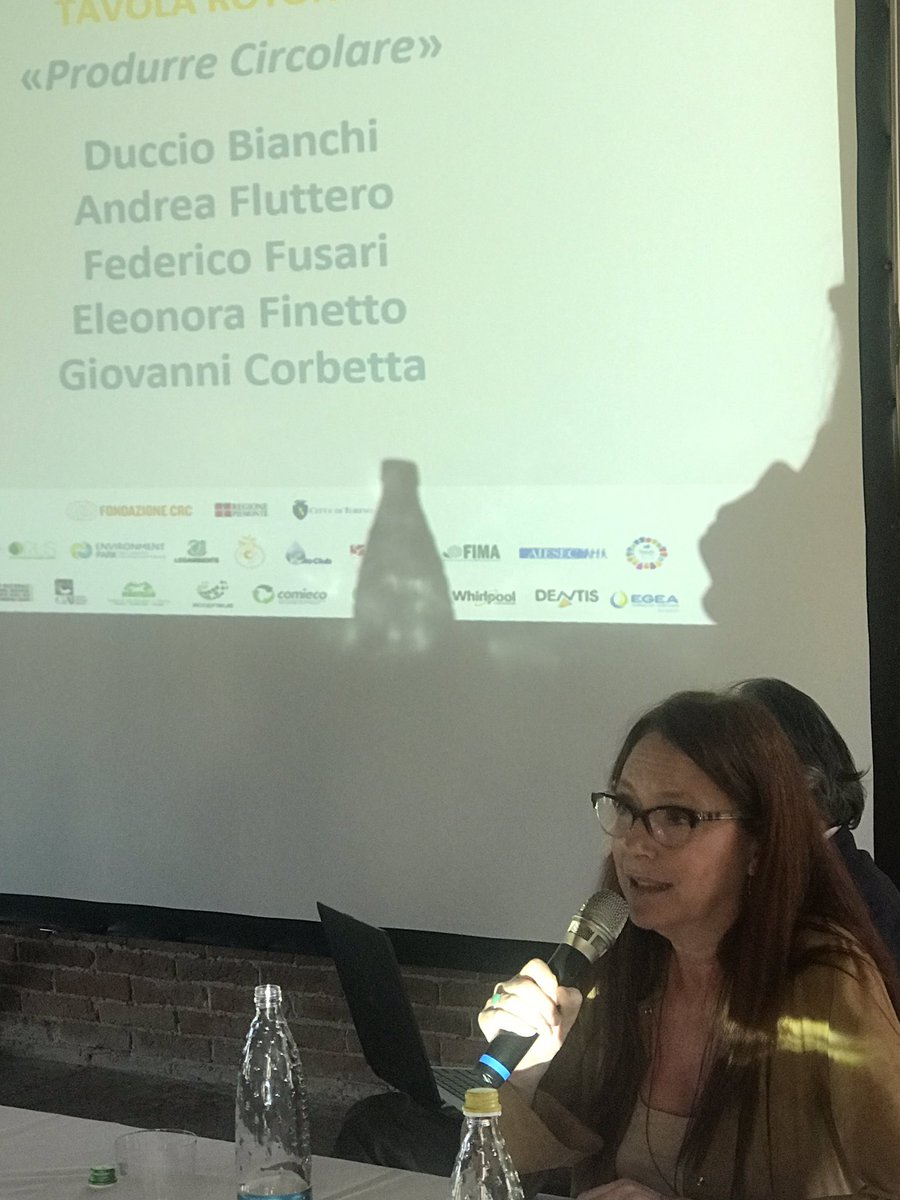 FranFerrante's tweet photo. “Produrre circolare: più di 3 milioni di tonnellate di carte e cartone recuperati dagli Italiani e l’80% viene riciclato”
Eleonora Finetto @comieco a #Circonomia https://t.co/AKe3a5ZVDt
