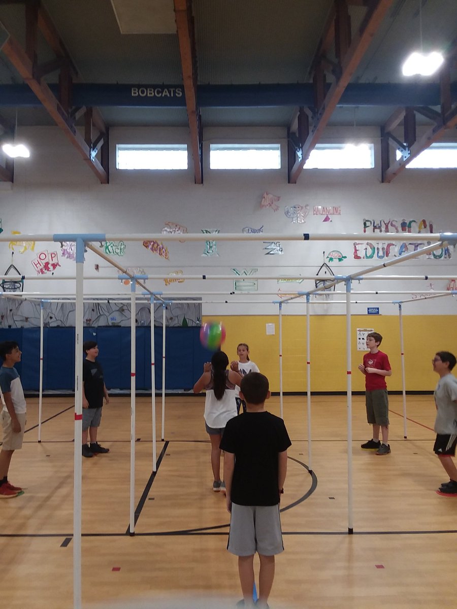 Ss love our new 9 square in the air! Shout out to <a href="/MsLindy17/">Ms. Lindy</a> for helping build the structure!