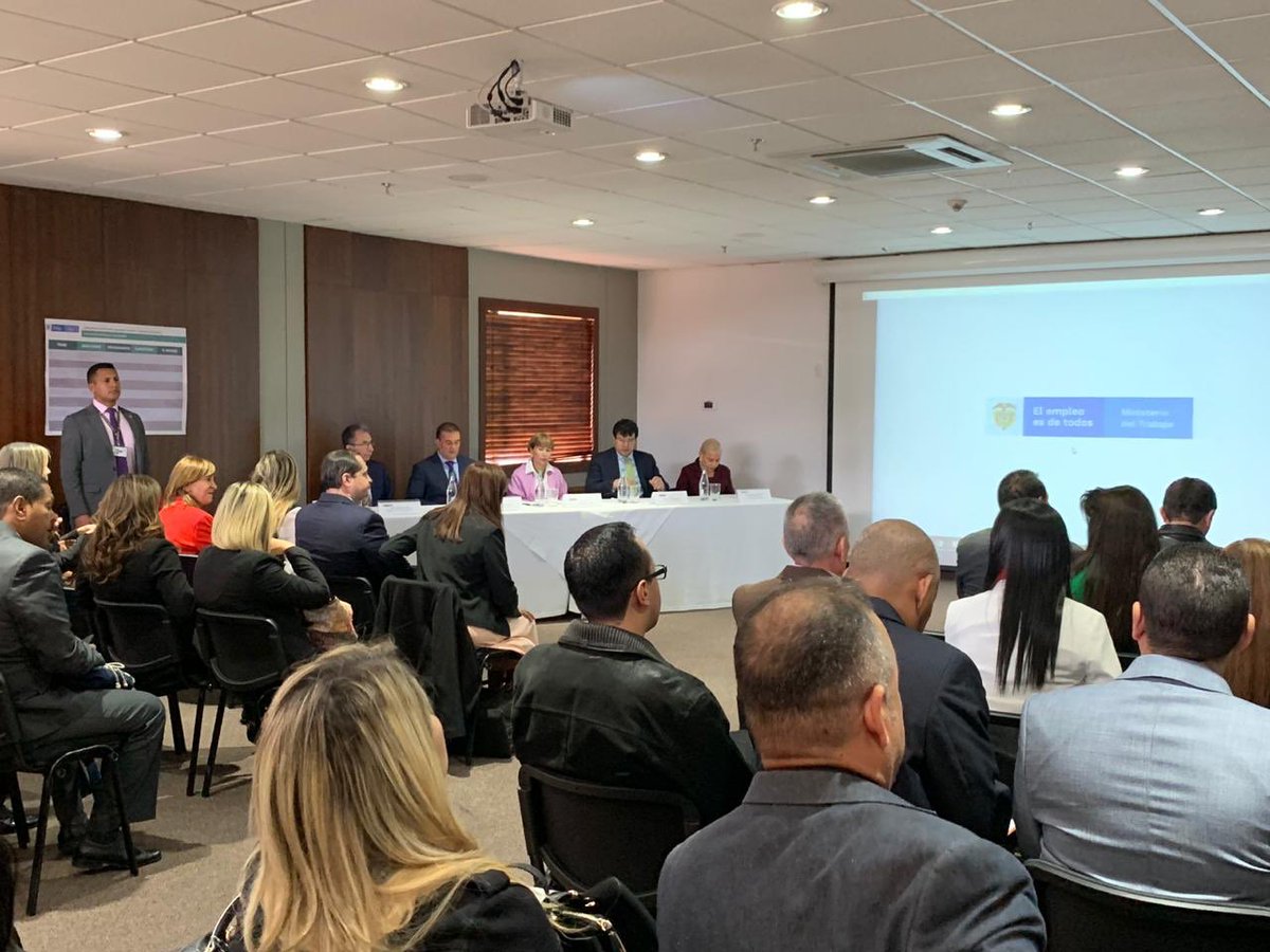 AliciaArango's tweet photo. #AEstaHora | Instalamos el Encuentro Nacional de directores y subdirectores del @MintrabajoCol , tiene como propósito fortalecer la cartera del Trabajo y formular las bases del Plan Nacional de Inspección del proyecto de la política pública de Inspección, Vigilancia y Control. https://t.co/TxTfgoDY4E