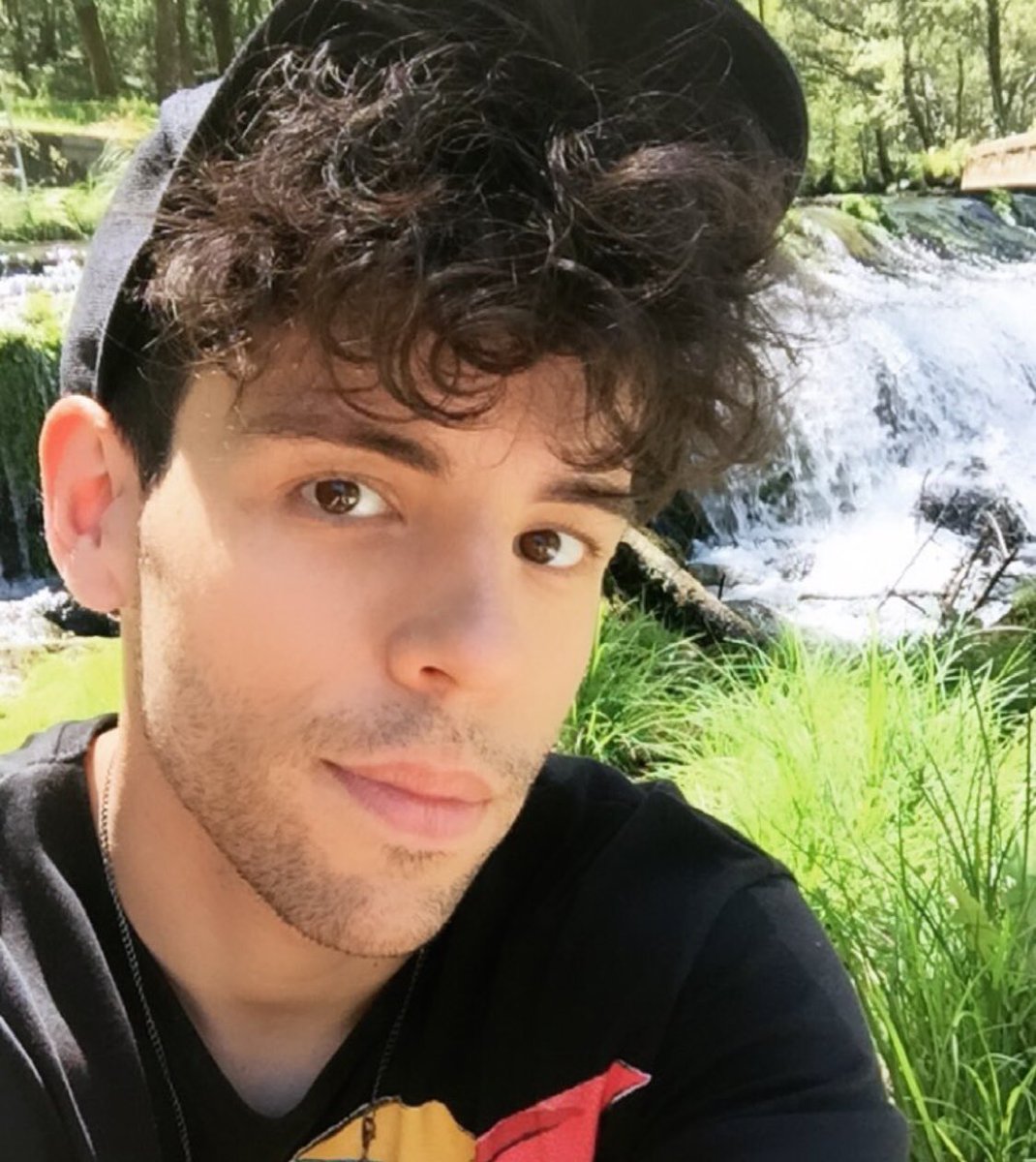 ArielLoisActor's tweet photo. ¡Día de relax! 🌻
.
#me #actor #Galicia #bosque #photo #FelizJueves #inspiday #actorslife #photo #followme https://t.co/TklvbsT2kz