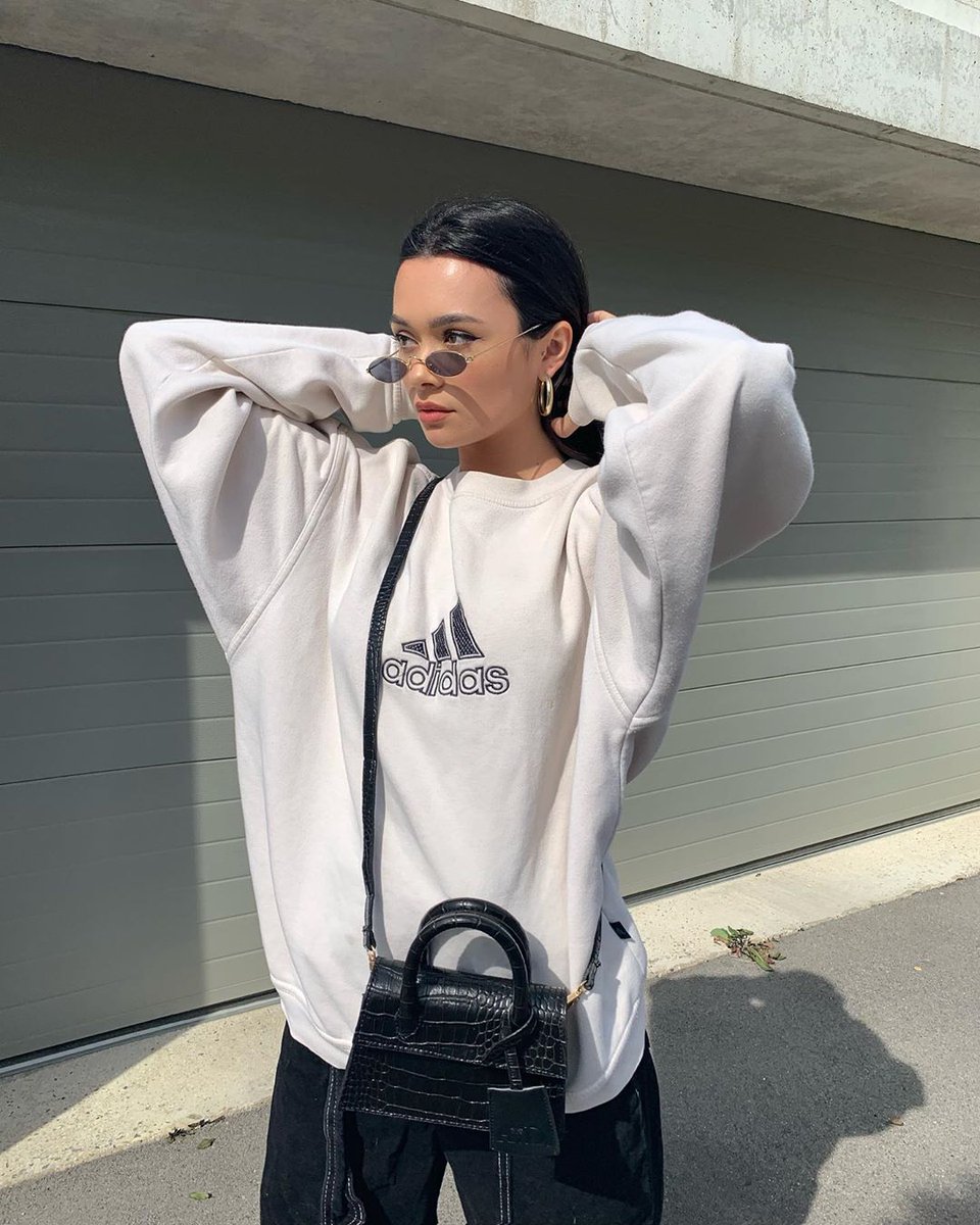 stylopoly's tweet photo. Oversized Vintage @adidas | 📷 : @priscillafrnl ✨

#fashion #womenswear #ootd https://t.co/X1GesKPcEv