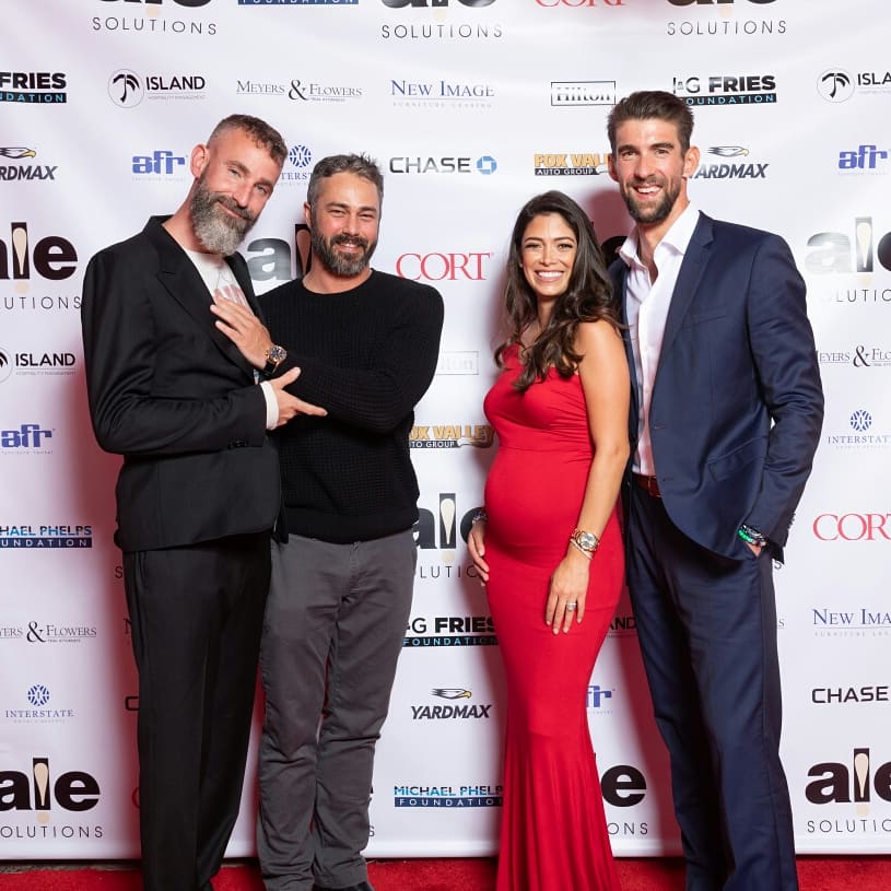 TKinneyFan's tweet photo. 😂 #GolfGiveGala #TaylorKinney #Djws #NicolePhelps #MichaelPhelps #tbt https://t.co/pujDJa3wuI