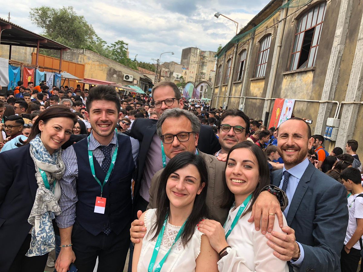 Finale regionale #ImpresaInAzione di <a href="/jaItalia/">JA Italia</a> ... la premiazione. Complimenti ai team vincitori: "Easy sqeezy JA"  dell'Ist. E. Majorana di Milazzo e "E.Trace JA" dell'Ist. S. D'Acquisto di Bagheria.