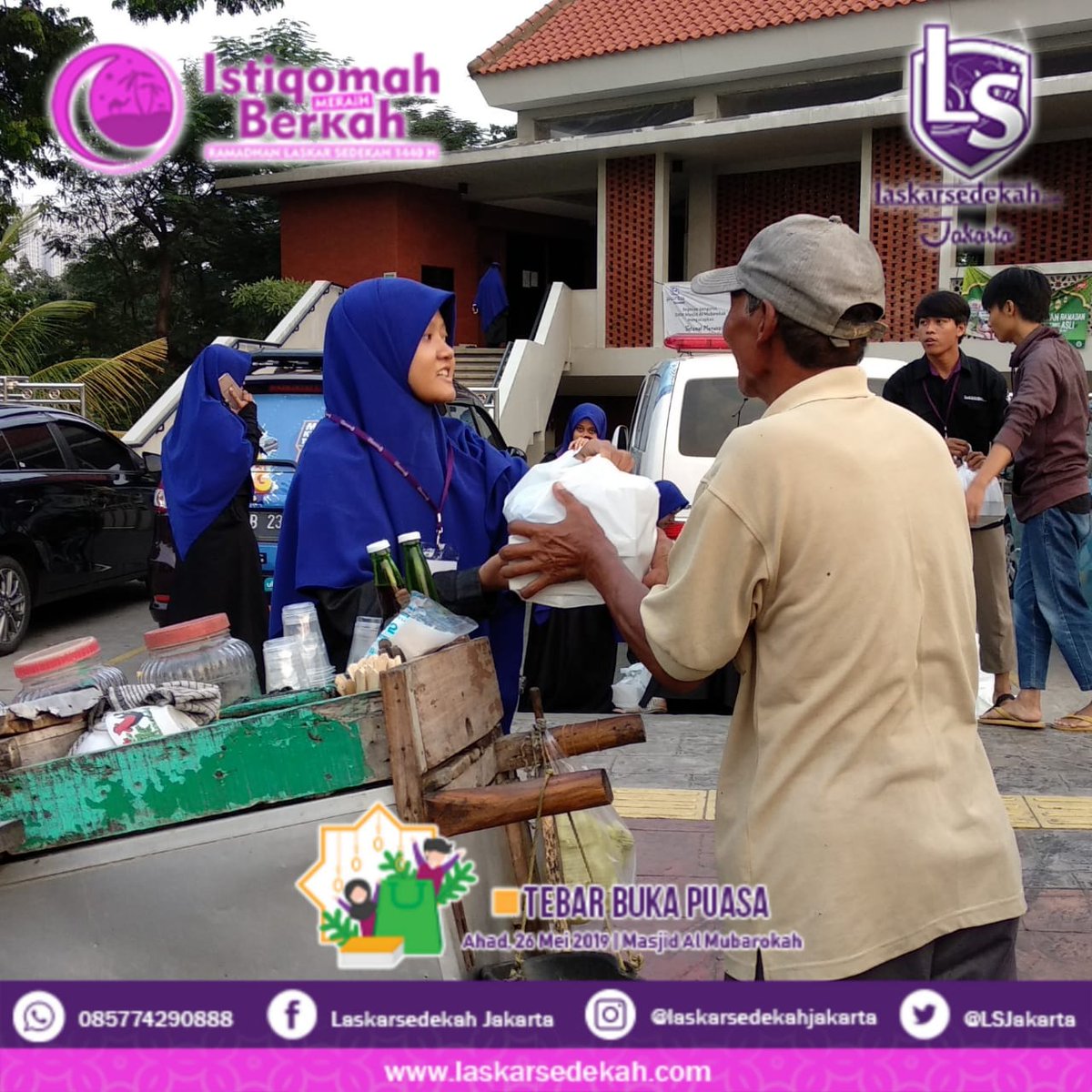 LSJakarta's tweet photo. Laskar Sedekah Jakarta telah menyalurkan sedekah dari para donatur dalam 400 paket berbuka yang Alhamdulillah kami berikan kepada para pengguna jalan dan jama'ah di sekitar Masjid Al-Mubarokah, Kalijodo, Jakarta Barat pada Ahad, 26 Mei 2019 lalu.
Baarakallahu Fii Kum
#LSaction https://t.co/p3y8VMy4Z0