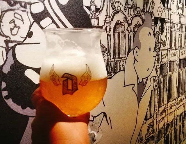 WeekenderBK_en's tweet photo. Duvel Belgian Beer with Tintin @belgabangkok 

#beer #belgianbeer #duvel #tintin #beerlover #beerporn #beerstagram #rooftopbar #thailand #曼谷 #bangkok #バンコク #バンコクライフ #バンコク暮らし #ビール #ベルギービール #バンコク旅行 #バンコクブログ https://t.co/2NURoHyLF7 https://t.co/B6tbFj16xU