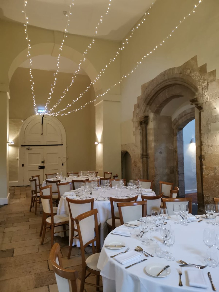 FarnhamWeddings's tweet photo. We adored this setup in our Stone Hall for a recent wedding. Claire and Kevin chose this space for their intimate wedding breakfast and added in a canopy of fairy lights for some extra added sparkle. Magic!

#stonehall #farnhamcastle #historicalvenue #surreywedding #weddings https://t.co/B6gYVC6HhV