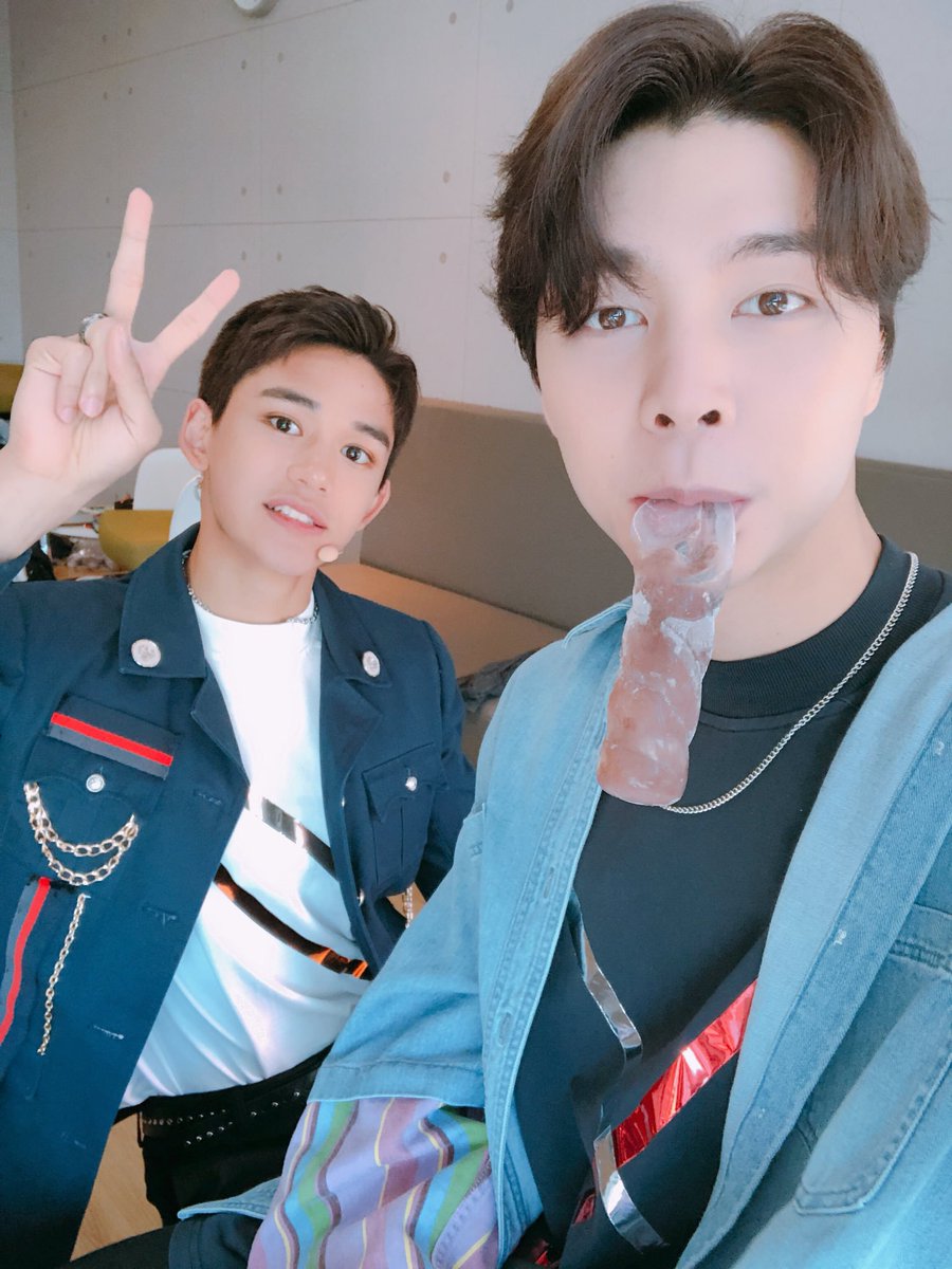 penpaka031046_'s tweet photo. 36.#Johncas #Johnlu ชิปคู่นี้ตั้งแต่ยังไม่มีอซทลพอมีมาคือเหมือนสานฝันให้ชิปเปอร์อย่างเรามากเลยอะ ไม่รู้อะไรดลใจให้ชิปคู่นี้นะแต่รู้อีกทีคือชอบไปแล้วอะ2คนนี้พออยู่ด้วยกันละมันดูตลกอะแต่สายตาของจอห์นที่มองมาทางลูคัสก็คือเอ็นดูอะ https://t.co/kTYlzl9tqx