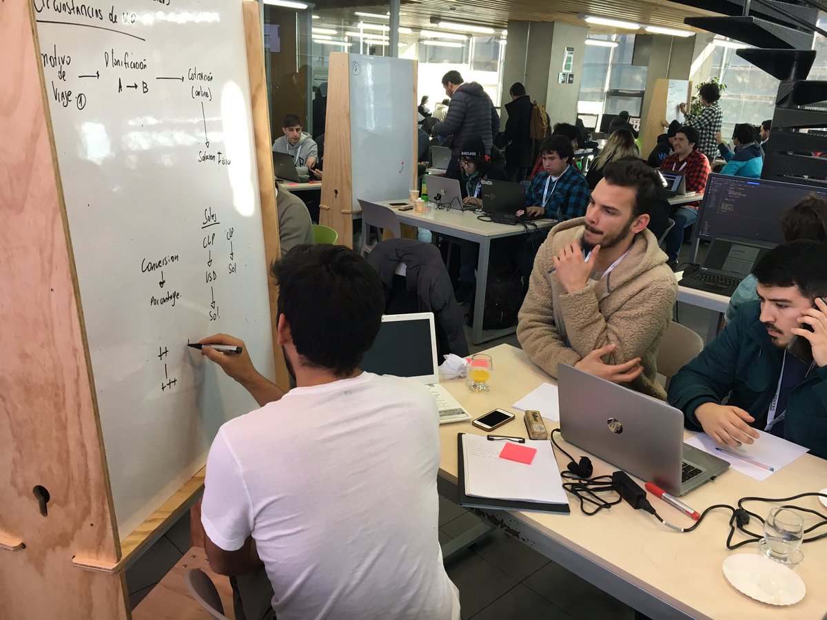 ClaudioAlcota's tweet photo. En la 2da #HackathonCITT de @DuocUC, los equipos están en etapa de “conocer al usuario” y “definición del dolor” @CITTDuocUC @EscuelaITDuocUC https://t.co/kx28ieosBk