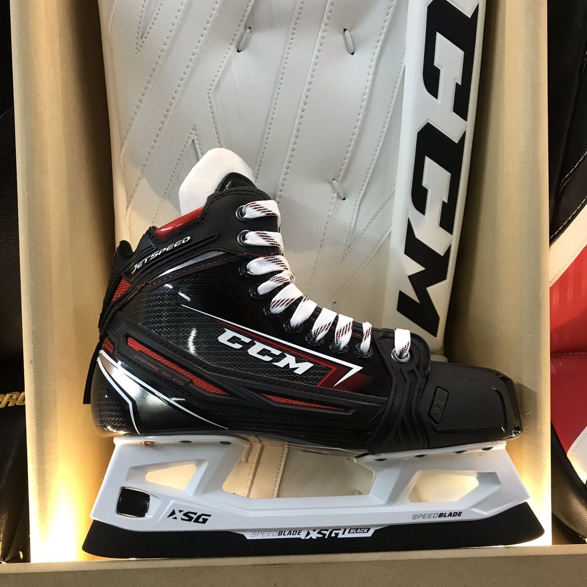 BdnSourceGOAL's tweet photo. Let's show some big love for @CCMGoalie who is partnering with us to give away a set of true CUSTOM FT2 goal skates! They love goalies as much as we do! #ProTreatment #FullCustom https://t.co/C5H82BOMzZ