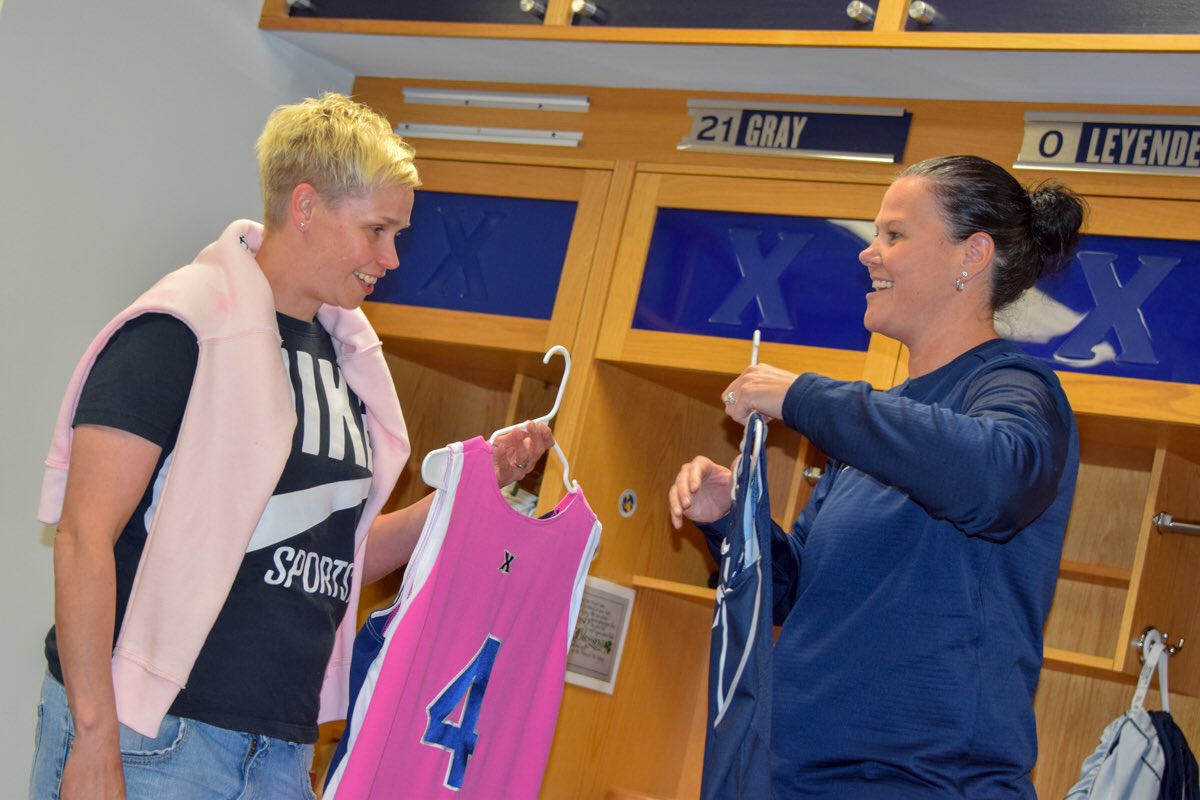 XavierWBB's tweet photo. It was great having Hall of Famer Reetta Piipari (��03) back on campus today! #LetsGoX https://t.co/qqvSjrr4Up