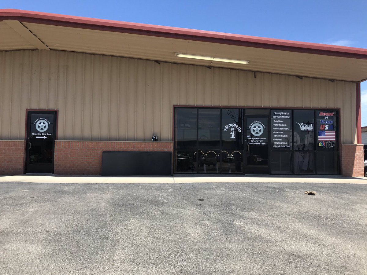 JyroSigns's tweet photo. Just finished these window graphics for Poteet Martial Arts. Visit their new location next week. 1080 Dividend Street, Midlothian. https://t.co/HJTl4sICoO