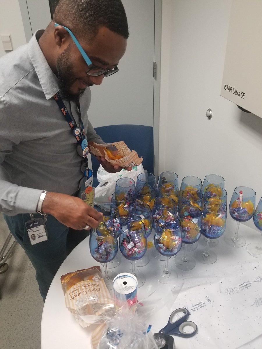 mrgvalentino's tweet photo. Team building exercise with my Supervisor Adrianne, preparing these surprises for the crew for our One Year Anniversary Celebration!! FUN is after all one of our values!! #JetBlue #BlueMSP #inspiregreatness #begreat #motivateandappreciate #Blue2theCore #Oneyeardown #B6 https://t.co/MAx7nUz0fO