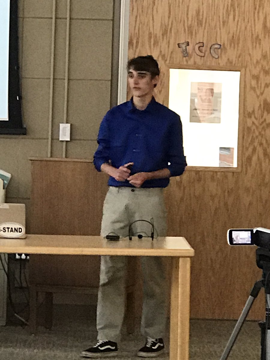 SusieScanRI's tweet photo. @CharihoRegional @incubatoredu #FinalPitch #Classof2019 #HOAD #EasyPhone #HandsFree https://t.co/sHsGqYvmBJ