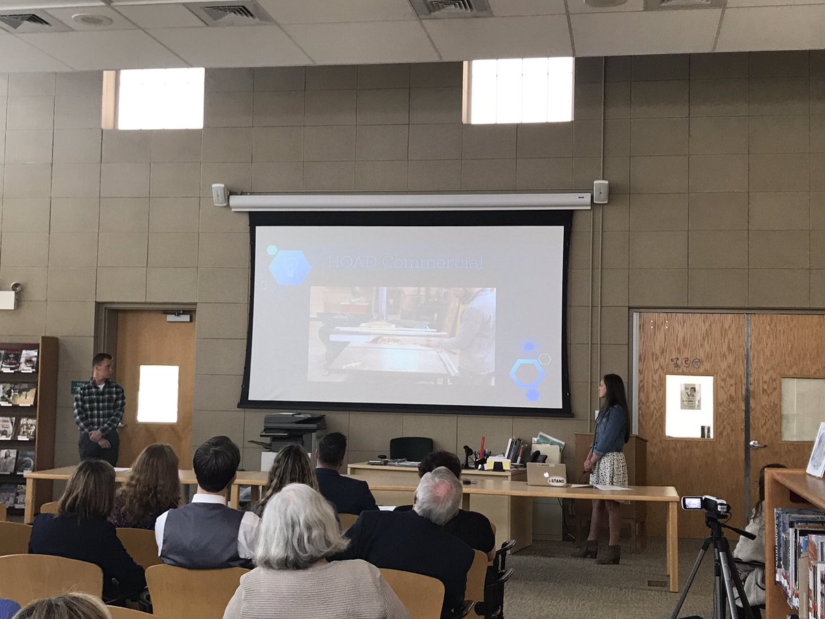 SusieScanRI's tweet photo. @CharihoRegional @incubatoredu #FinalPitch #Classof2019 #HOAD #EasyPhone #HandsFree https://t.co/sHsGqYvmBJ